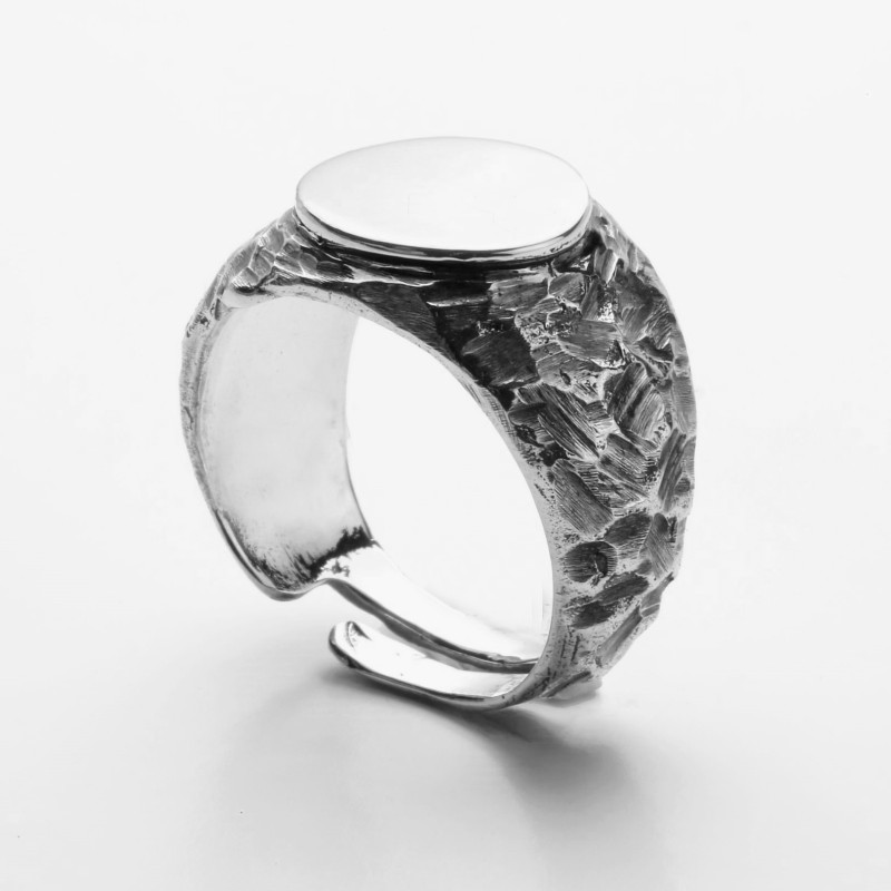 Round Chevalier Ring